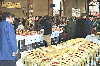 Le marche de Villefranche de Lauragais - Credit photo : Couleur Media