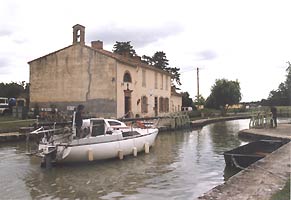 Ecluse et Relais de Negra (Crdit photo : Jacques Batigne)