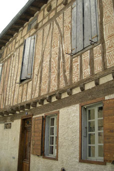 Puylaurens façade typique