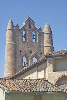 Anciennement situé plus au nord, autour du cimetière actuel, le village de Villenouvelle s'est déplacé vers la route Toulouse - Narbonne après la signature du traité des Pyrénées et l'annexion du Roussillon par  le royaume de France (1659)