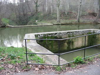 L'acqueduc de Vauban a été construit de 1687 à 1689 par Dominique Gilade, ancien employé de Pierre Paul Riquet