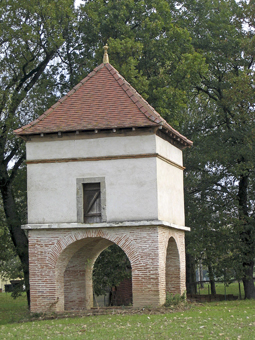 Pigeonnier "La Calarié" à Lescout, nom venant de l'occitan "poste de guet, d'écoute"