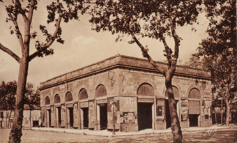 La halle aux grains en 1925 avec impostes vitrées et rideaux métalliques