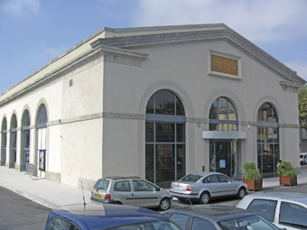 La halle aux grains, place de la République de nos jours