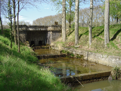 L'épanchoir de Naurouze évacue vers le Fresquel le trop plein du bassin