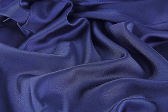 L'usage du pastel comme pigment colorant était un sous-produit de la teinture : on recueillait l'écume à la surface des bains de teinture, et cette fleurée séchée donnait une poudre bleue utilisée comme pigment pour des peintures.