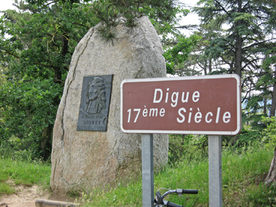 L'année 1980 consacra, au tricentenaire de la mort de Pierre Paul Riquet (1er octobre 1680), une commémoration grandiose. La duchesse Riquet de Caraman inaugura la stèle Riquet à St Ferréol. 