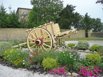     En 10 ans, l’engagement des collectivités en matière de fleurissement est allé croissant comme en témoigne l’aménagement ci-dessus qui a permis de distinguer, en 2011, la commune de St-Félix-Lauragais. 