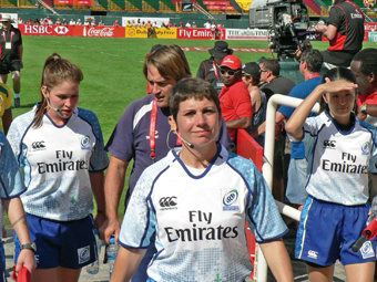En tant qu’arbitre de rugby femme, Christine est ponctuellement appelée à arbitrer des compétitions féminines à l’international, ici à Dubaï, aux Emirats Arabes Unis. 