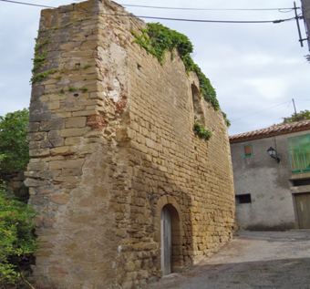 Laurac (Aude) - Etait-ce la maison de Bonnes Femmes de dame Blanche ? Il n’y a aucune trace écrite. Seule la tradition orale nomme cette faça-de en ruine d’apparence médiévale,  “le Mur de Blanche”