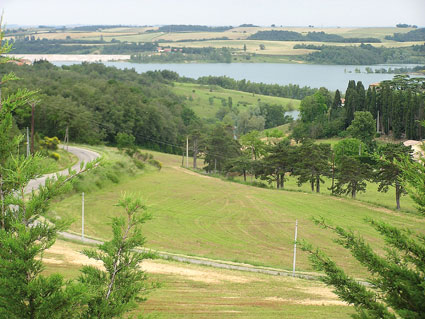 La rivière de la Ganguise devint en 1317, la limite entre le diocèse de St Papoul et celui de Mirepoix. Construit sur ce cours d’eau, le barrage, conçu initialement pour l’irrigation agricole fut réalisé en 1979.