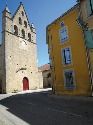 Le canton de Salles sur l'Hers comprend 14 communes et s'étend sur une région géographique originale : la Piège. C’est une région de collines assez élevées culminant à 415 mètres au Puy de Faucher, au sud de Laurac