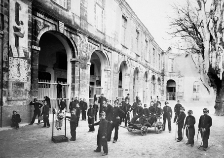 la cour des Rouges - Abbaye-école de Sorèze