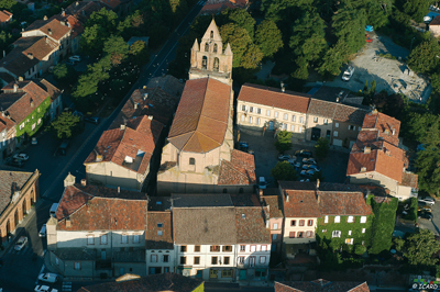 L'église Saint-Martin à Nailloux. Cet édifice du XVIe siècle présente des éléments remarquables tels que des sujets en albâtre du XVe siècle représentant la passion du Christ.