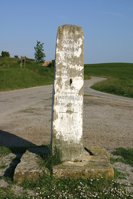 Le Puy de Faucher, du haut de ses 400 mètres, domine le charmant petit village de Laurac-le-Grand où bat le cœur du Lauragais.