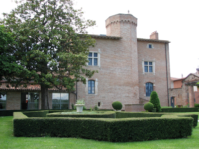 Construit à la fin du XVIème siècle par un riche marchand pastelier, l'Hôtel d'Ardouin abrite aujourd'hui toute l'histoire de la Bastide de l'époque mérovingienne à nos jours