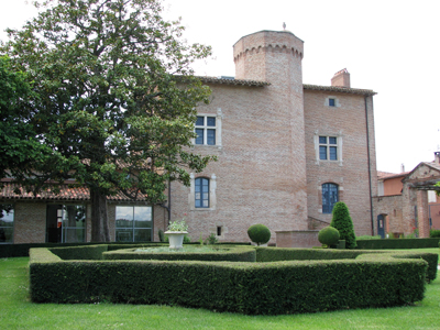 Construit à la fin du XVIème siècle par un riche marchand pastelier, l'Hôtel d'Ardouin abrite aujourd'hui toute l'histoire de la Bastide de l'époque mérovingienne à nos jours