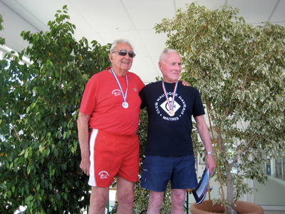 Jean Belloc (à gauche) sur la première marche du podium des derniers championnats de France. 