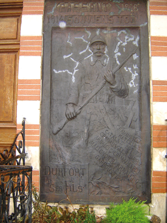 Monument aux morts à Durfort