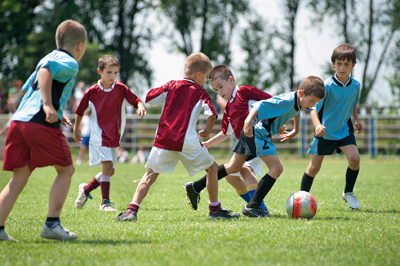 Dès l’âge de 4 ans, les enfants peuvent goûter à de multiples activités d’éveil avant de débuter un véritable apprentissage à partir de 6 ans en principe. 