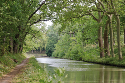 Le canal au seuil de Naurouze, point culminant du partage des eaux entre l'Atlantique et la Méditerranée