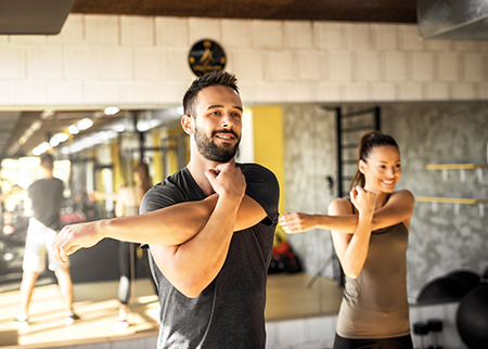 A tous les âges, pour les hommes comme pour les femmes, l’échauffement et une étape-clé de la pratique sportive. 