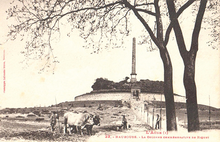 Le seuil de Naurouze la colonne commémorative de Riquet