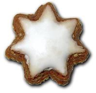 Traditionnelles dans le Noël allemand, les Zimtsterne (ou étoiles à la canelle) sont confectionnées avec des amandes, de la cannelle, du gingembre et un jus de citron. Le Christstollen (l'équivalent de notre bûche), le Lebkuchen (pain d'épices) ou les Vanillekiperl (petits croissants à la vanille) sont tout aussi indispensables.