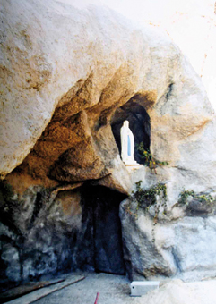 Après 3 ans de travaux, le sanctuaire de Bassens reprend vie, il compte parmi les répliques de la grotte de Notre-Dame de Lourdes