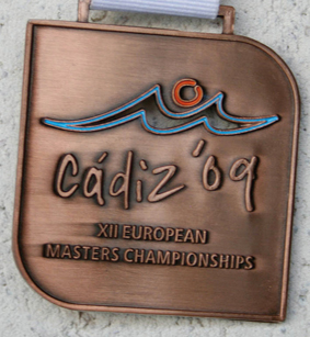 En 2009, Jean Belloc finit en 3ème position au Championnat d’Europe de Cadix. Pour la première compétition européenne de sa carrière, Il arrache la médaille de bronze au 50m brasse. La rencontre réunit 4 000 participants de 25 à 98 ans !