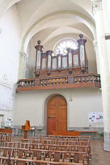 Le buffet de l’orgue de l’Eglise de Revel est relativement sobre, on appréciera son volume général et sa belle stature. Son principal atout réside dans sa puissance.