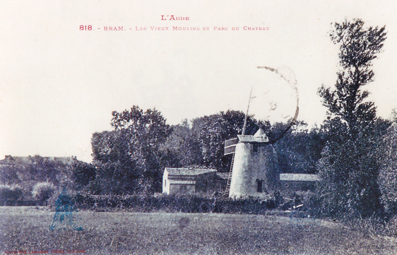 Bram. Les moulins du parc du château vers 1905.