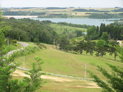 La rivière de la Ganguise devint en 1317, la limite entre le diocèse de St Papoul et celui de Mirepoix. Construit sur ce cours d’eau, le barrage, conçu initialement pour l’irrigation agricole fut réalisé en 1979.