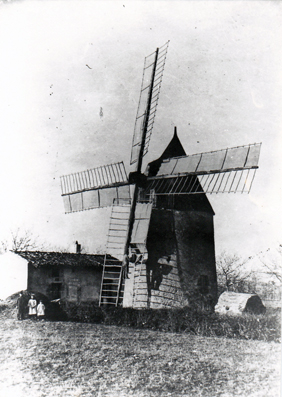 Villefranche. Le moulin du coteau. Il est au-jourd’hui détruit. 