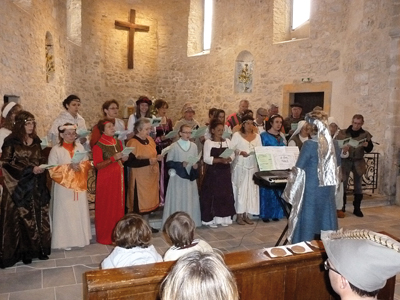 Chaque année, un chœur de bénévoles organise un concert en occitan donnant le «la» à la manifestation. Chaque costume demande des semaines voire des mois de préparation.