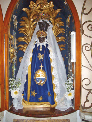 La Vierge noire de Notre Dame de Bassens à laquelle on prête de nombreuses grâces.