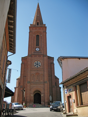 L'église de Caraman, et son clocher de près de 45 mètres.