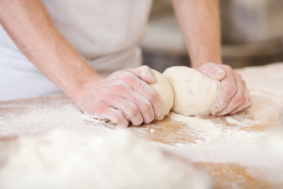 Le savoir-faire est à l’origine de la tradition boulangère française. Très exigent, le métier de boulanger nécessite beaucoup de passion et suscite l’admiration de tous.