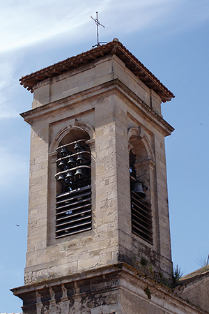 Le carillon de Notre Dame de la Platé à Castres (81) chante sans interruption depuis 1847. En 1972, les boiseries ont été refaites et en 1976, il fut décidé de refondre la presque totalité des cloches et d’agrandir l’instrument qui est passé progressivement de 15 à 34 cloches.